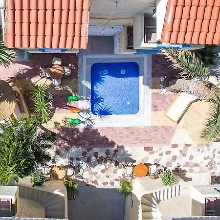 Galazio Apts And By Estia. 3*